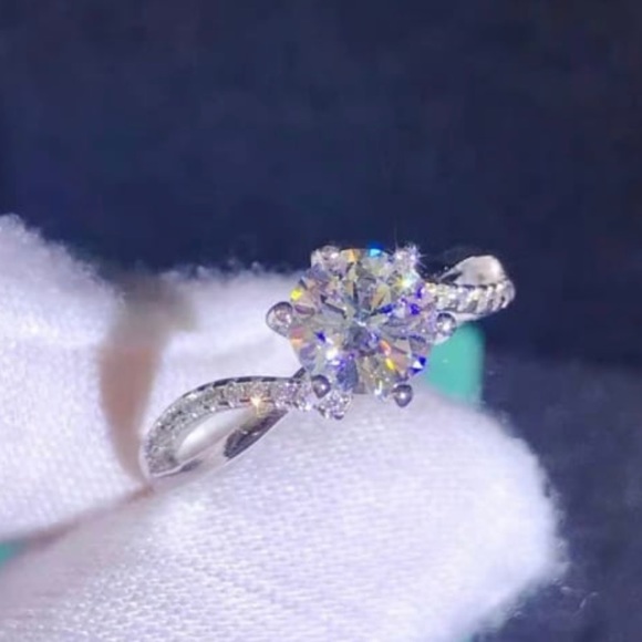 Natural Moissanite Solid 925 Sterling Silver Ring - Picture 3 of 9